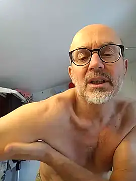 Snapshot of MadProfessor chatting on February 26, 11:00 am MadProfessor online show from February 26, 11:00 am