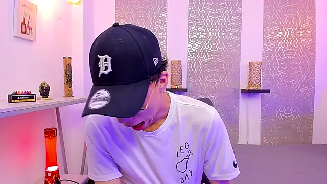 Nikolay Gregori online show from December 18, 4:28 am