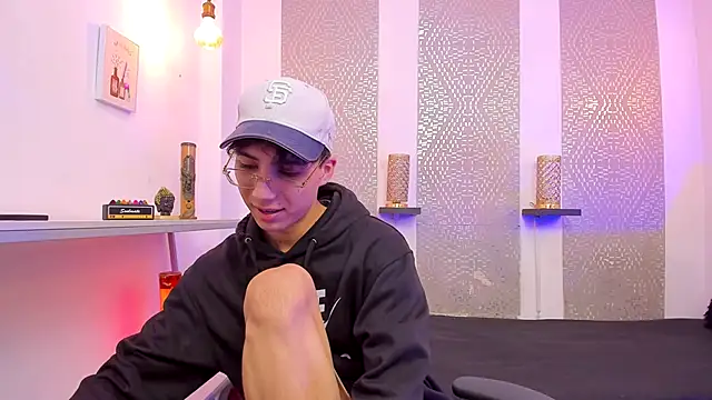 Snapshot of Nikolay_Gregori chatting on November 30, 4:35 am Nikolay Gregori online show from November 30, 4:35 am