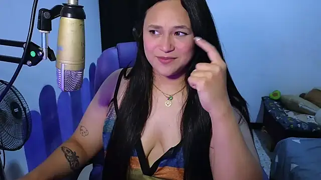 Luciernaga18 online show from December 1, 11:16 pm