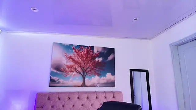 Snapshot of Julianaa_Castro_ chatting on December 2, 1:57 pm Julianaa Castro online show from December 2, 1:57 pm