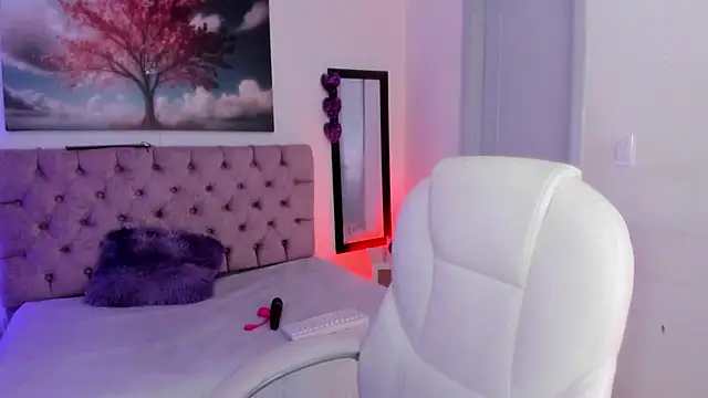 Julianaa Castro  online show from March 22, 11:42 am