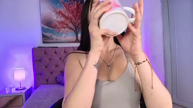 Snapshot of Julianaa_Castro_ chatting on November 18, 11:35 am Julianaa Castro online show from November 18, 11:35 am