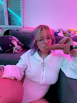 LaskaLeRoomba online show from December 2, 9:55 am