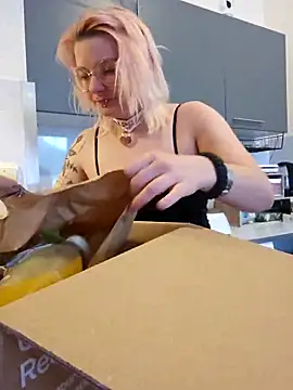 LaskaLeRoomba online show from March 22, 11:42 am