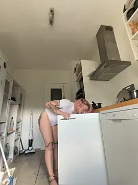 LaskaLeRoomba online show from October 6, 10:16 am