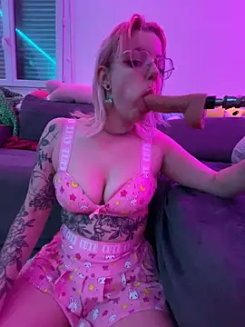 LaskaLeRoomba online show from January 17, 9:40 pm