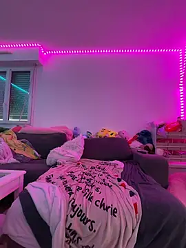 LaskaLeRoomba online show from February 5, 4:36 pm