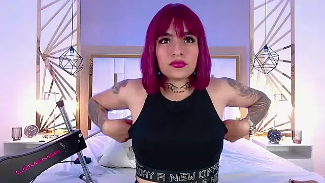 Snapshot of valeriee_millerr_ chatting on January 24, 5:21 pm valeriee millerr online show from January 24, 5:21 pm