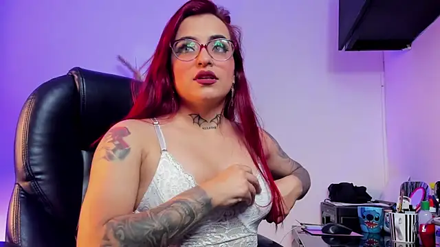 Snapshot of valeriee_millerr_ chatting on March 21, 7:35 pm valeriee millerr online show from March 21, 7:35 pm