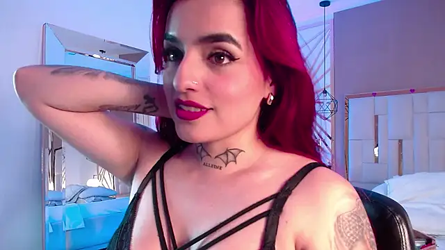 Snapshot of valeriee_millerr_ chatting on March 4, 6:18 pm valeriee millerr online show from March 4, 6:18 pm