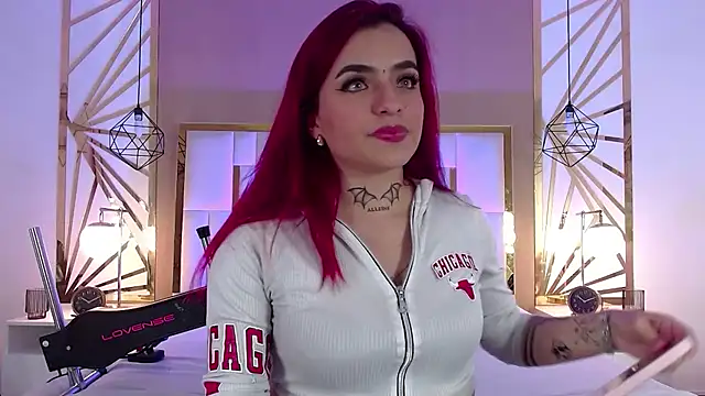 Snapshot of valeriee_millerr_ chatting on February 7, 6:24 pm valeriee millerr online show from February 7, 6:24 pm