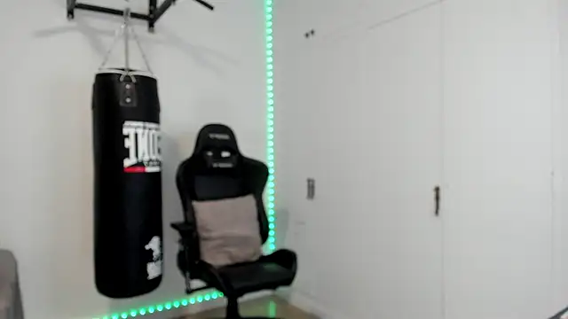 dan01  online show from April 12, 6:16 am