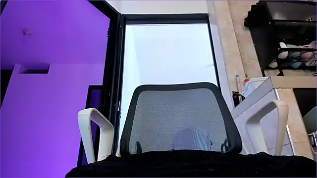 CandyLatinHott online show from March 8, 6:33 pm