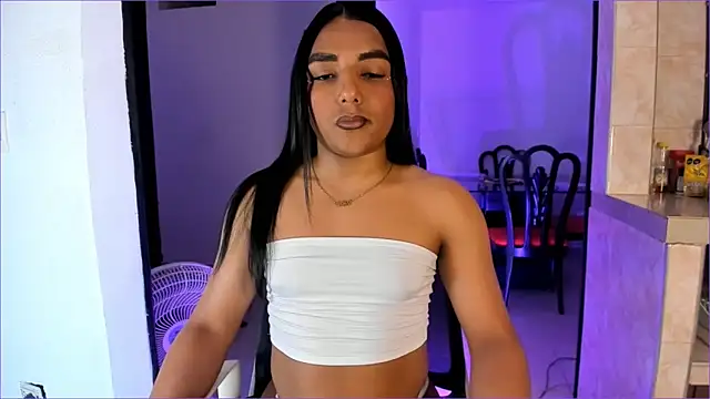 CandyLatinHott online show from March 28, 1:39 am