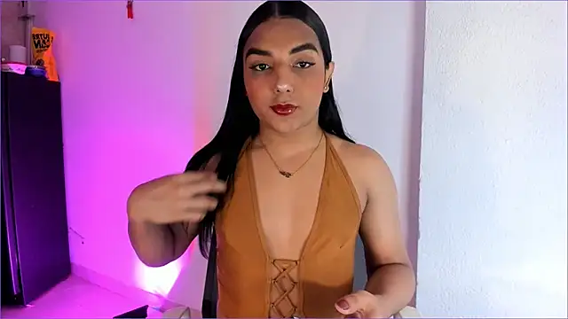 CandyLatinHott online show from April 30, 7:10 pm