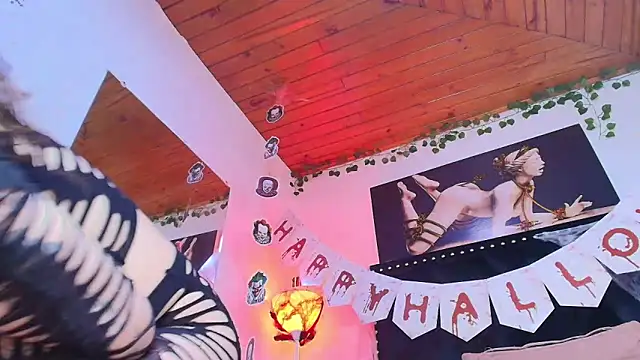 Snapshot of Eda_Bonne chatting on October 13, 12:29 pm Eda Bonne online show from October 13, 12:29 pm