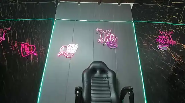 Snapshot of china_black_ chatting on January 9, 11:58 am china black online show from January 9, 11:58 am