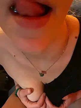 Snapshot of ToAnWTW chatting on November 25, 12:33 am ToAnWTW online show from November 25, 12:33 am