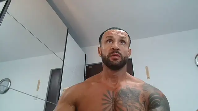 Snapshot of Magnificmuscles89 chatting on July 6, 11:39 am Magnificmuscles89 online show from July 6, 11:39 am