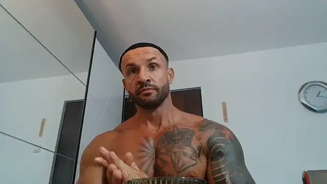Snapshot of Magnificmuscles89 chatting on June 30, 10:26 am Magnificmuscles89 online show from June 30, 10:26 am
