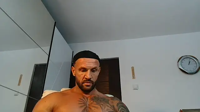 Snapshot of Magnificmuscles89 chatting on July 2, 10:27 pm Magnificmuscles89 online show from July 2, 10:27 pm