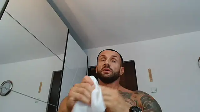 Snapshot of Magnificmuscles89 chatting on June 27, 4:35 pm Magnificmuscles89 online show from June 27, 4:35 pm