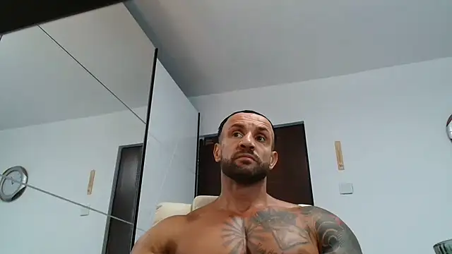 Snapshot of Magnificmuscles89 chatting on July 9, 10:04 am Magnificmuscles89 online show from July 9, 10:04 am