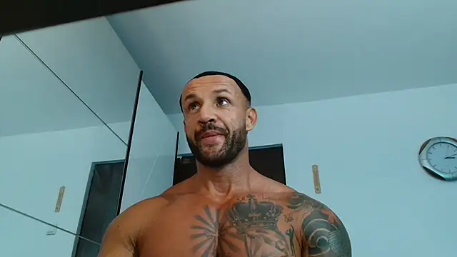 Snapshot of Magnificmuscles89 chatting on July 3, 12:22 pm Magnificmuscles89 online show from July 3, 12:22 pm