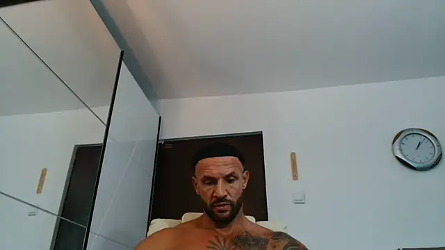 Snapshot of Magnificmuscles89 chatting on July 1, 10:15 am Magnificmuscles89 online show from July 1, 10:15 am
