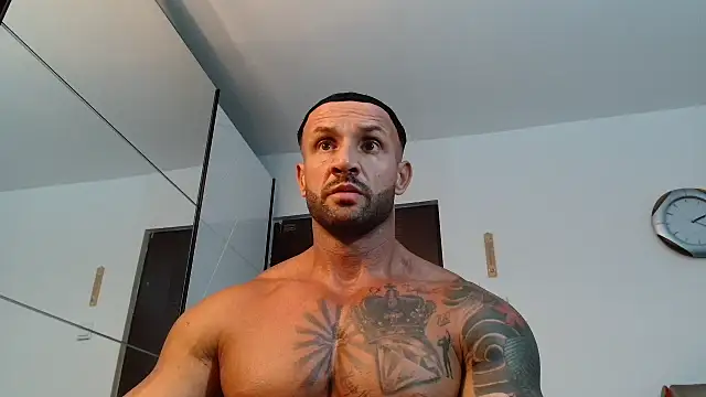 Snapshot of Magnificmuscles89 chatting on June 22, 11:24 pm Magnificmuscles89 online show from June 22, 11:24 pm