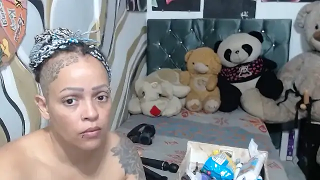 Snapshot of manzanahot9 chatting on November 6, 6:45 pm manzanahot9 online show from November 6, 6:45 pm