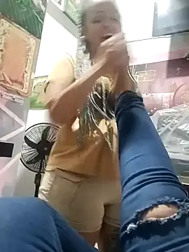 Snapshot of manzanahot9 chatting on November 23, 4:39 pm manzanahot9 online show from November 23, 4:39 pm