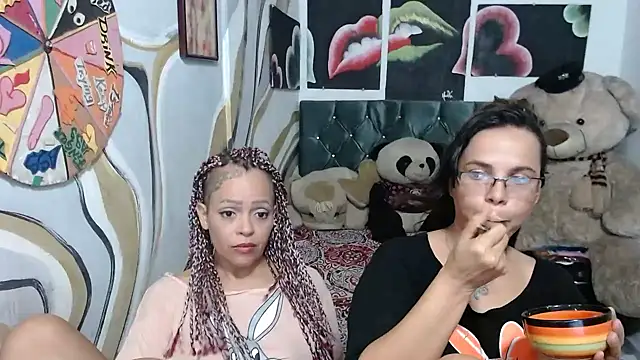 Snapshot of manzanahot9 chatting on April 8, 10:33 pm manzanahot9 online show from April 8, 10:33 pm
