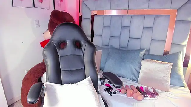 kitty roouse online show from December 19, 8:22 pm