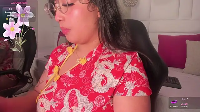 Snapshot of kitty_roouse chatting on June 10, 7:09 am kitty roouse online show from June 10, 7:09 am
