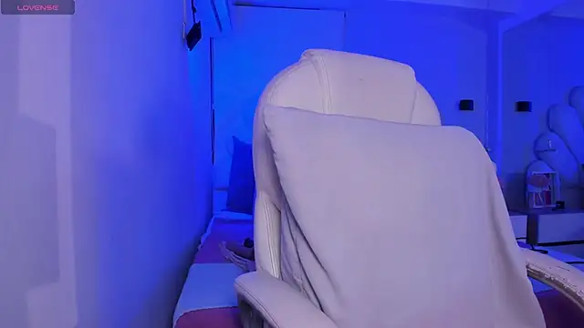 kitty roouse online show from January 13, 3:10 am