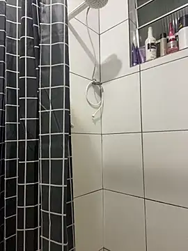 Snapshot of couple_shy chatting on December 18, 2:27 am couple shy online show from December 18, 2:27 am