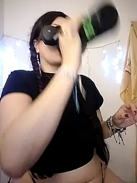 Snapshot of kristal_ktl chatting on November 27, 1:17 am kristal ktl online show from November 27, 1:17 am