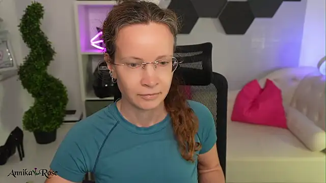 AnnikaRose online show from February 4, 12:55 pm