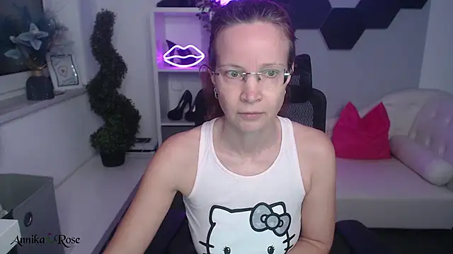 Snapshot of AnnikaRose chatting on February 5, 12:27 pm AnnikaRose online show from February 5, 12:27 pm