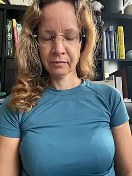 Snapshot of AnnikaRose chatting on October 1, 6:18 am AnnikaRose online show from October 1, 6:18 am
