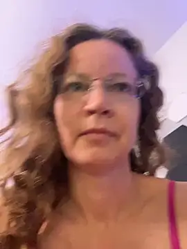 Snapshot of AnnikaRose chatting on June 19, 3:12 am AnnikaRose online show from June 19, 3:12 am