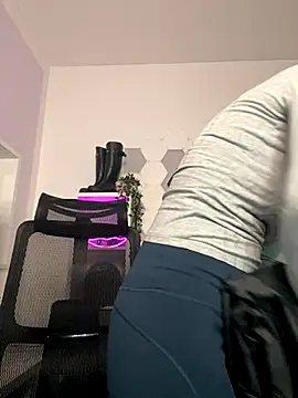 AnnikaRose online show from December 20, 1:47 pm