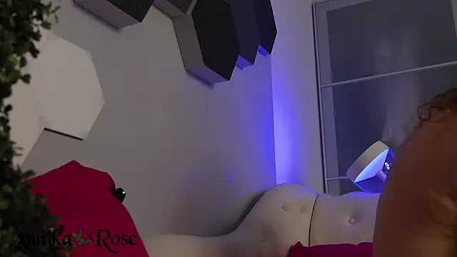 AnnikaRose online show from March 25, 11:31 am