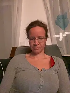 Snapshot of AnnikaRose chatting on November 21, 6:45 am AnnikaRose online show from November 21, 6:45 am