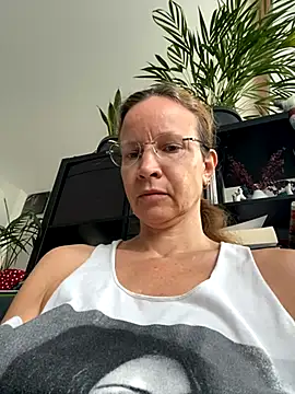 Snapshot of AnnikaRose chatting on September 10, 5:50 am AnnikaRose online show from September 10, 5:50 am