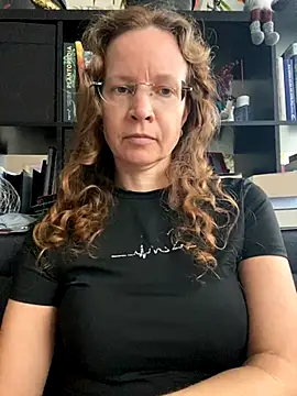 Snapshot of AnnikaRose chatting on October 27, 8:04 am AnnikaRose online show from October 27, 8:04 am