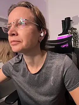 Snapshot of AnnikaRose chatting on December 5, 6:45 am AnnikaRose online show from December 5, 6:45 am