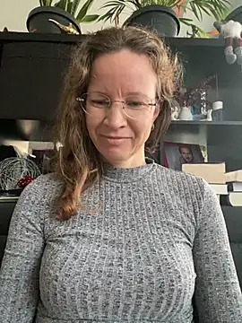 Snapshot of AnnikaRose chatting on November 18, 6:50 am AnnikaRose online show from November 18, 6:50 am